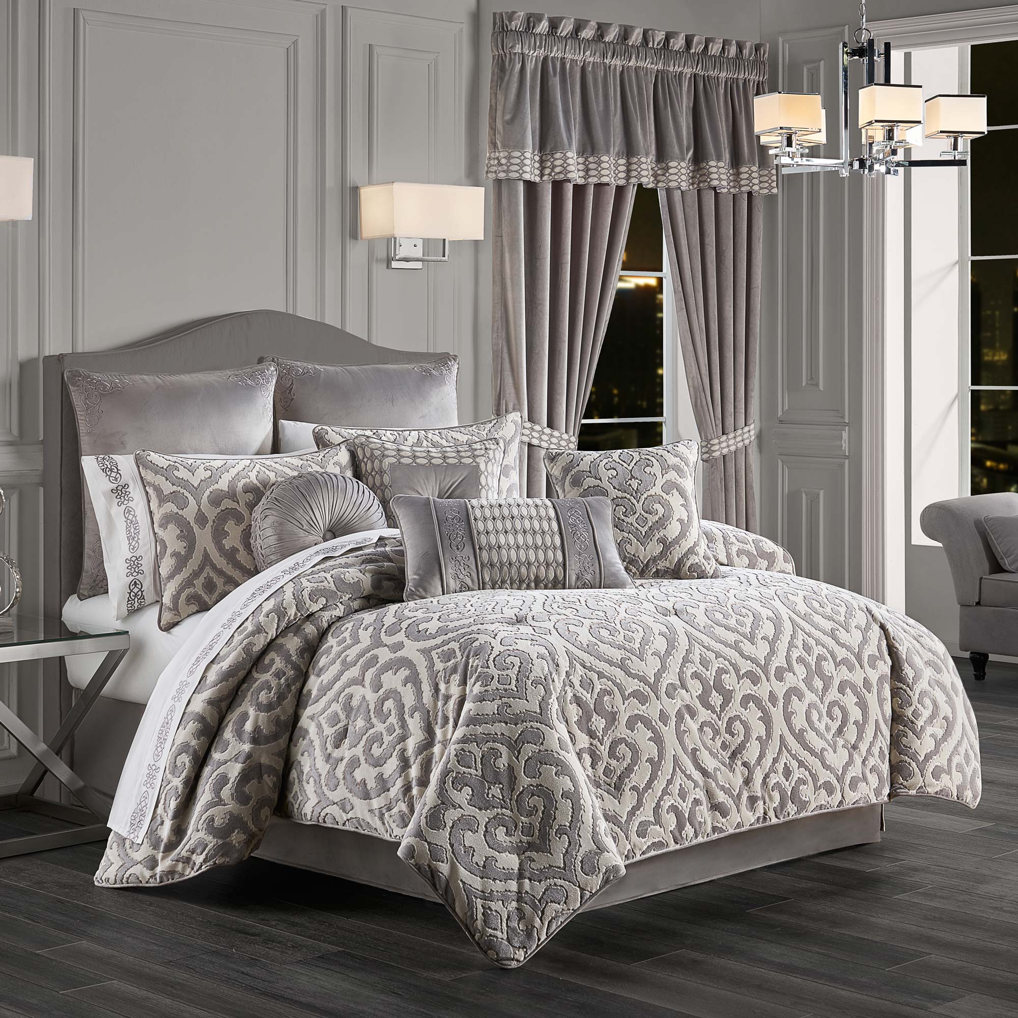 Belvedere 4 Piece Comforter Set Silver by J.Queen New York