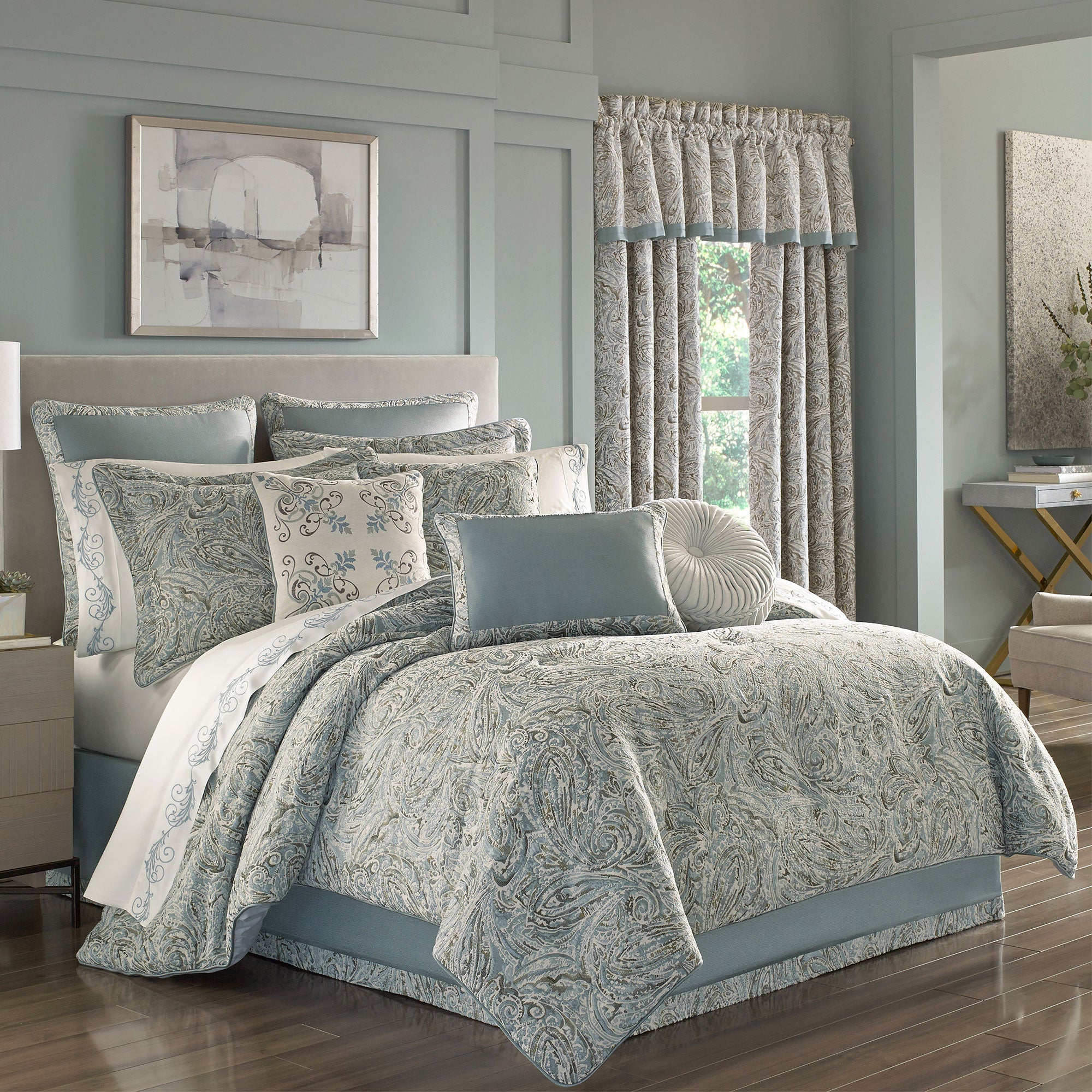 Giovanni 4-Piece Comforter Set in Spa | 100% Polyester by J.Queen New York