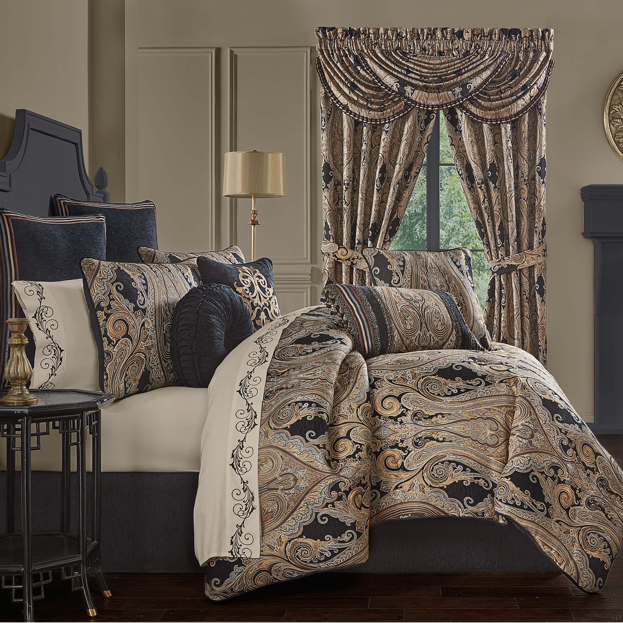 Lauretta 4 Piece Comforter Set in Black by J.Queen New York