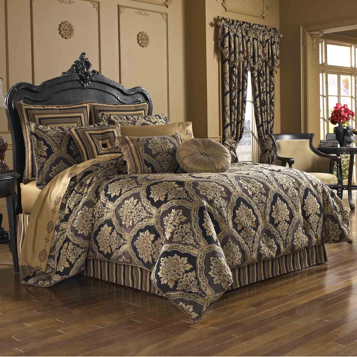 Reilly 4 Piece Comforter Set in Black | 100% Polyester by Five Queens Court