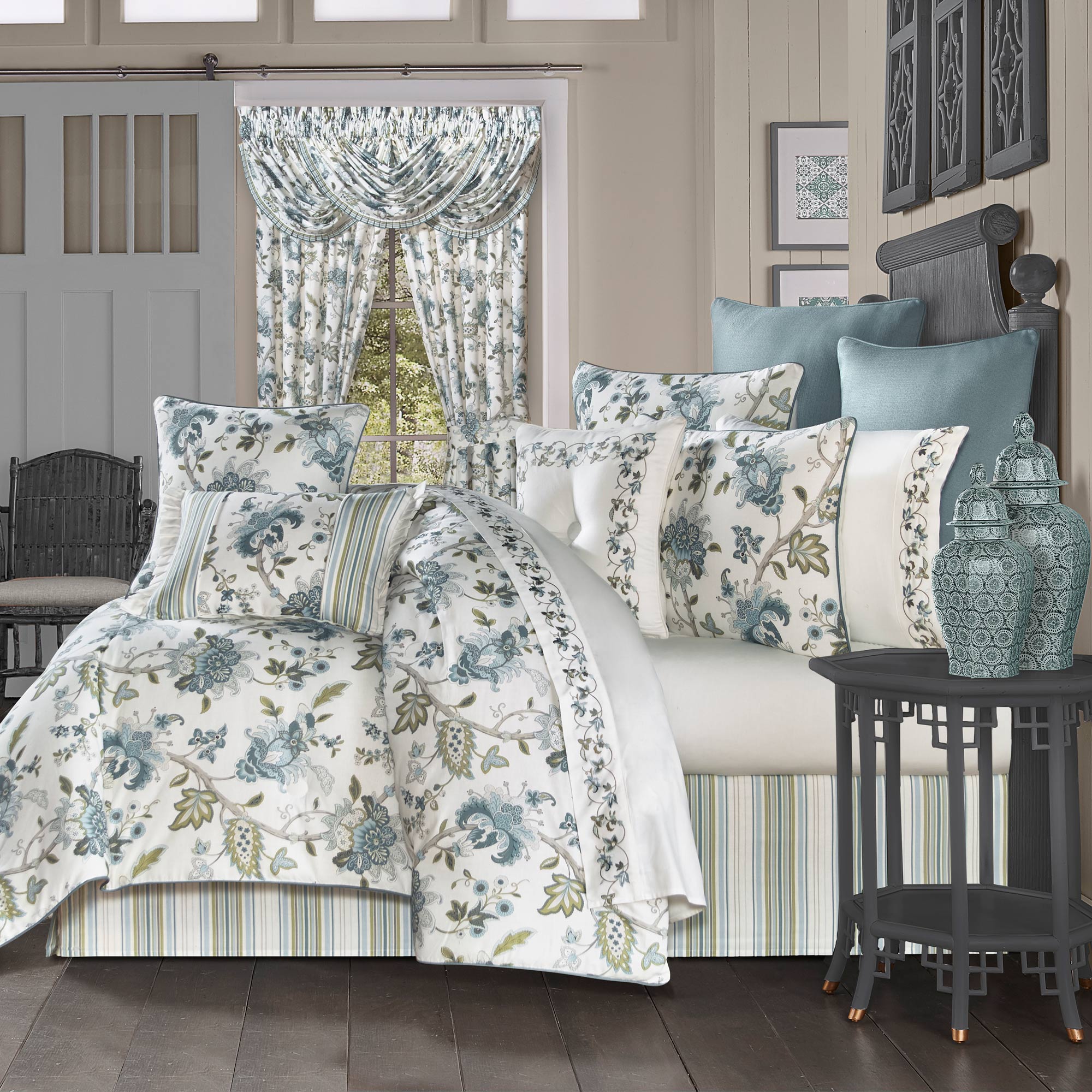 Rosanna 4 Piece Comforter Set Teal by J.Queen New York