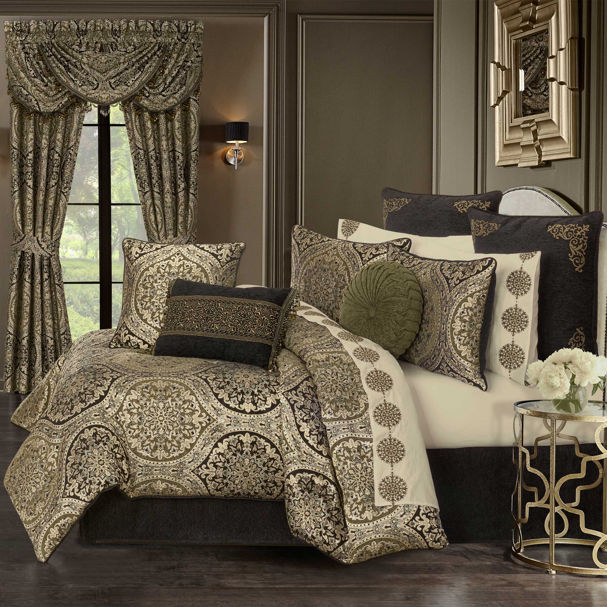 Terra 4 Piece Comforter Set Green by J.Queen New York